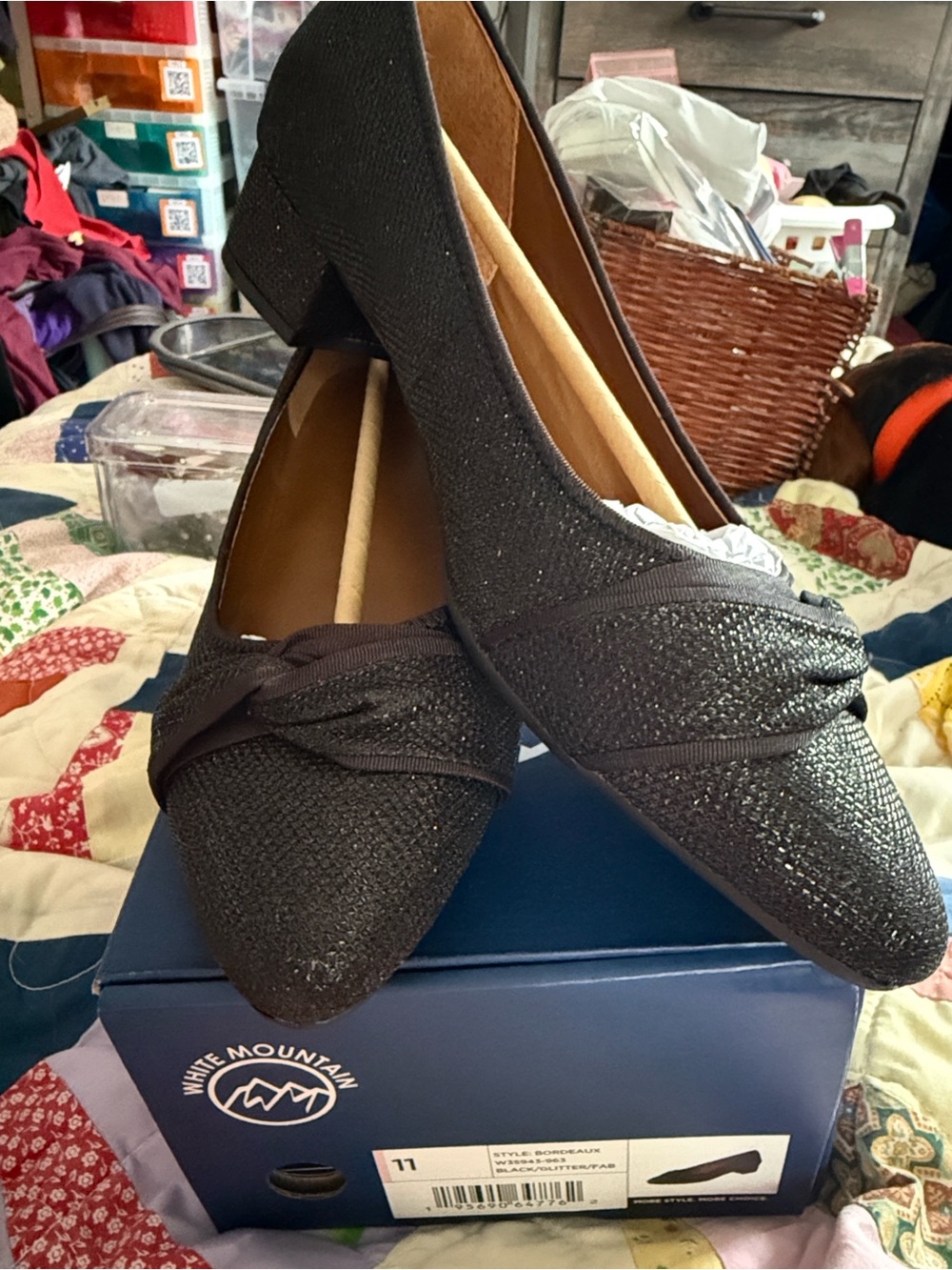 New in Box Women’s size 11 White Mountain black glitter shoes w/1” heel